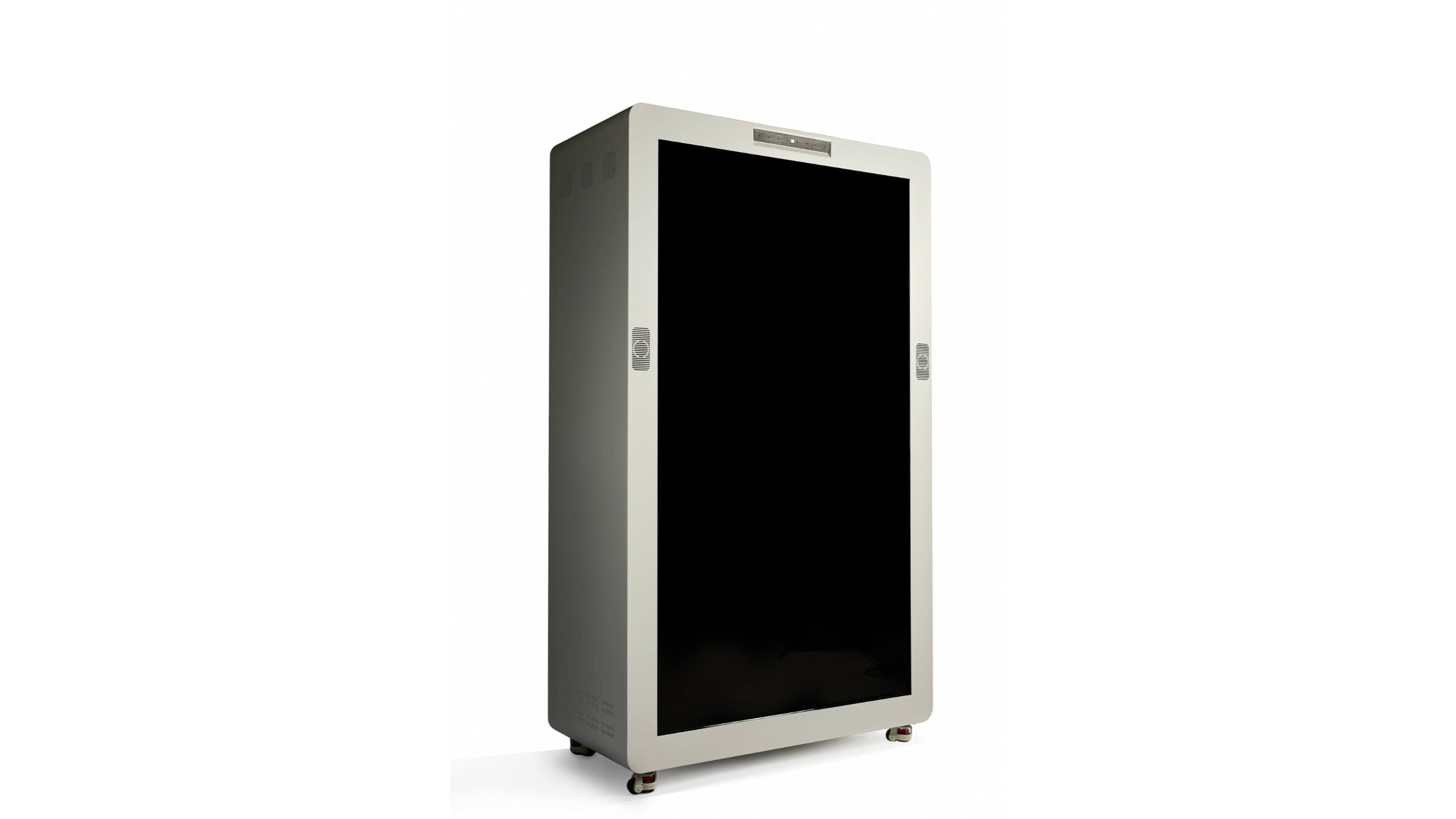 Vis a Vis 86″ a schermo spento